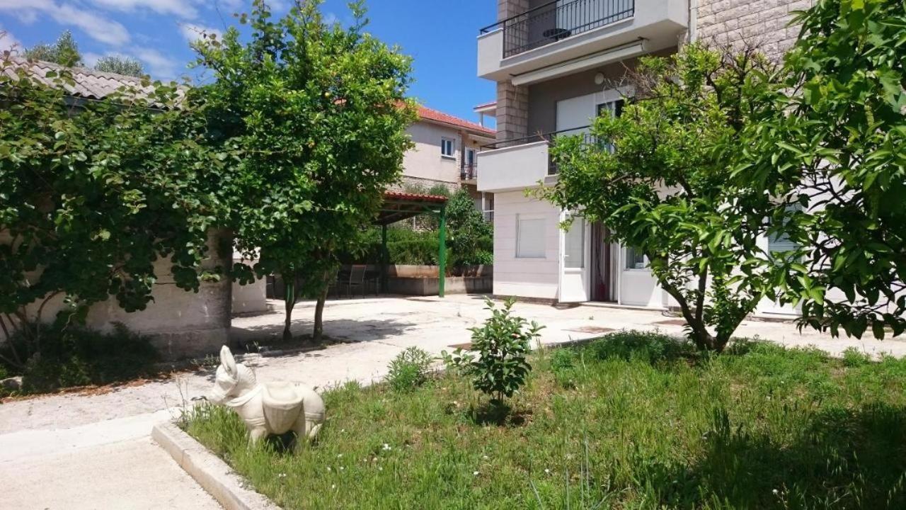 Апартаменты Affabilis Vip House Трогир Экстерьер фото